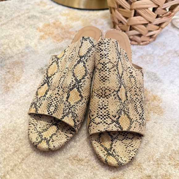 Kaanas • Snake Print Block Heel Mules Sz 8 Slip On Casual Chic Everyday Wear - Picture 6 of 7